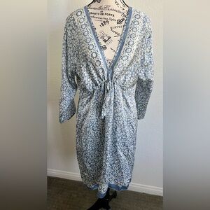 NWOT Virginia Ferrer Gray-Blue & White Fine Silk Vines Pattern Women's Robe